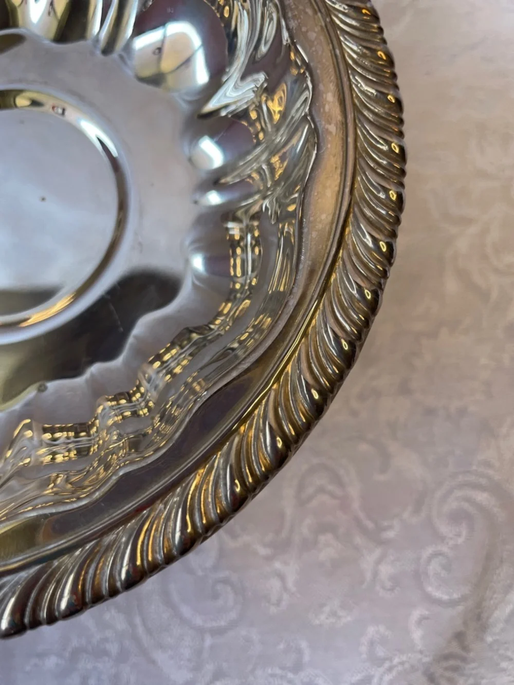 Vintage Oneida Silver Pedestal Serving Bowl Decorative Silverplate - Picture 5 of 5